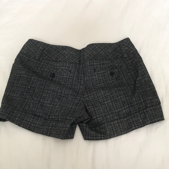 Black and white striped shorts - Picture 2 of 2